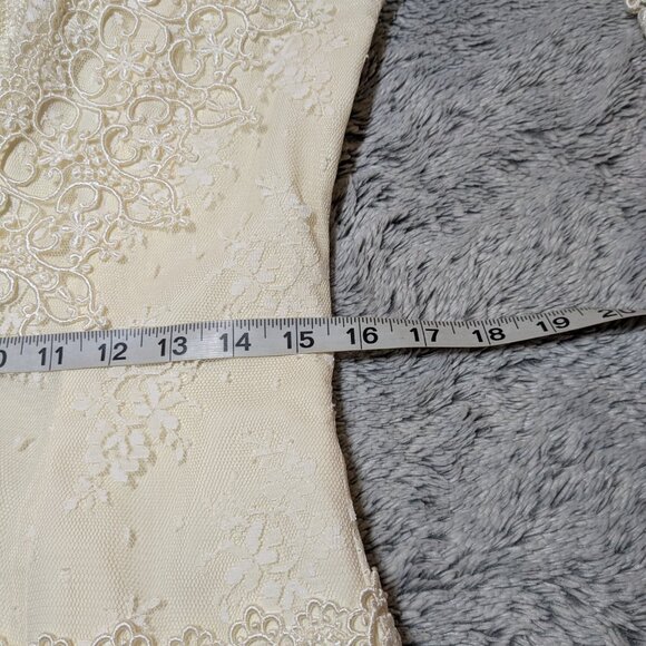 Jessica McClintock Ivory Lace Bridal Gown - Picture 15 of 15